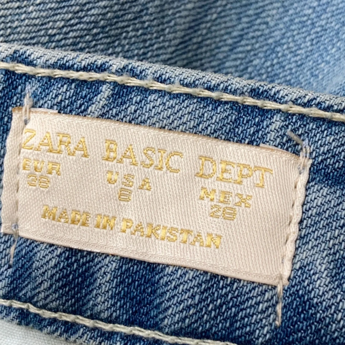 Ljusblå lågmidjade jeans från Zara - 2