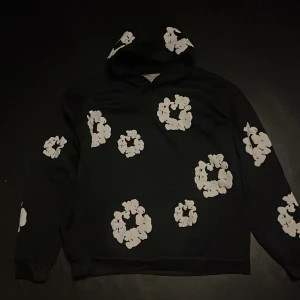 Demin tears - Väldigt skön och använt 1-2 gånger men och den är i riktigt bra skick