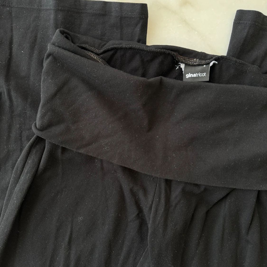 Svarta yogapants från Gina Tricot - 1