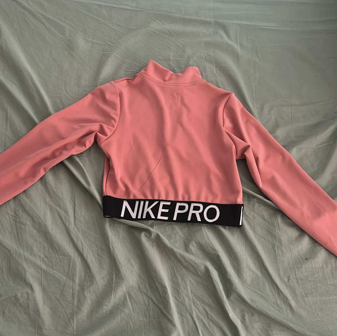 Rosa croppad tröja från Nike - 1