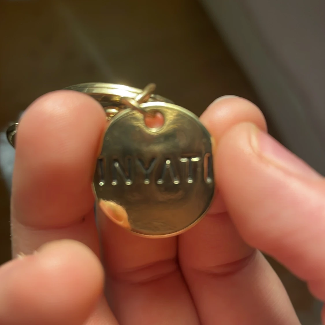 Grå fluffig flamingo-nyckelring från NYATU - 2