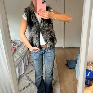 Päls-väst - Sååå cool pälsväst! Perfekt till våren🥰🥰🥰