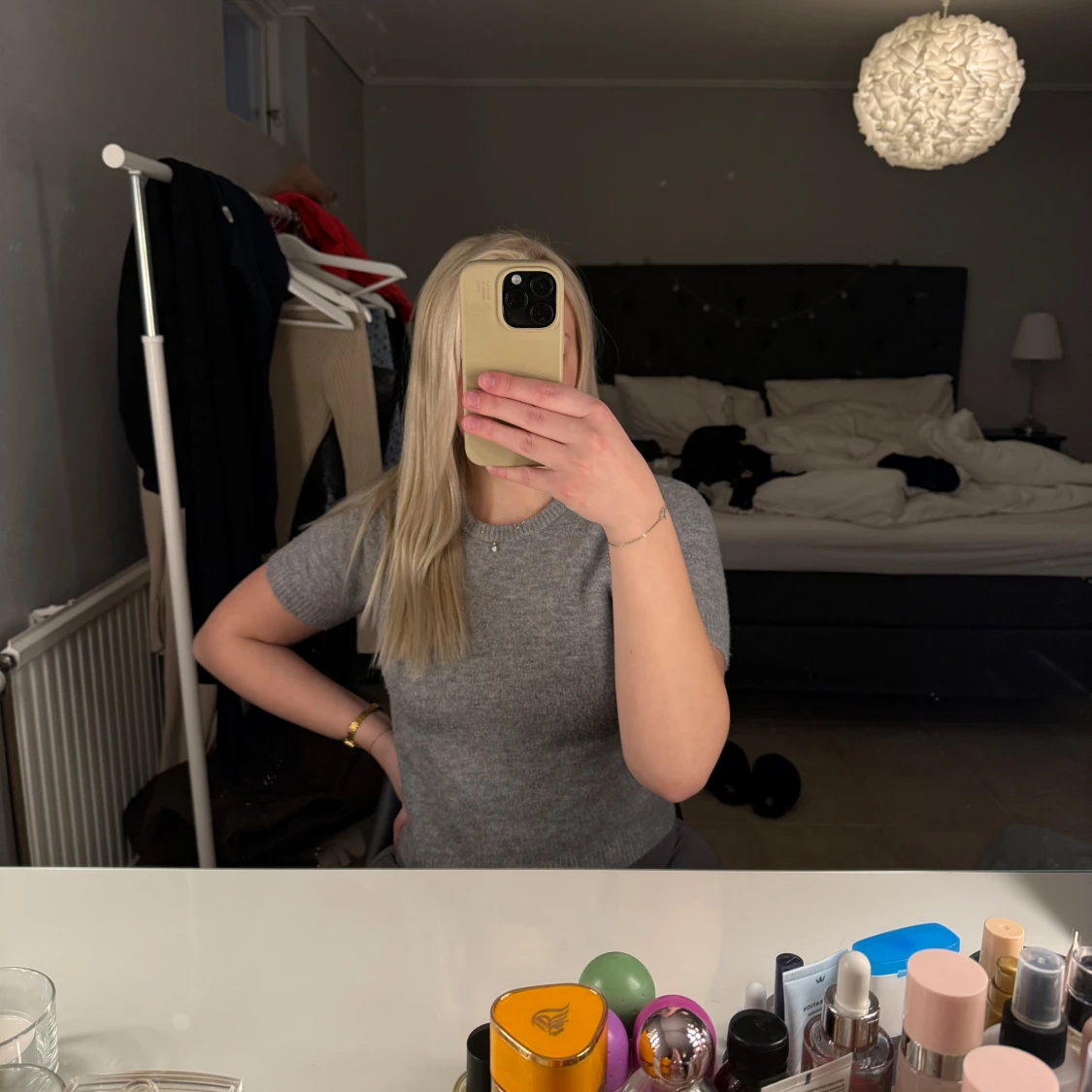 Grå kortärmad tröja