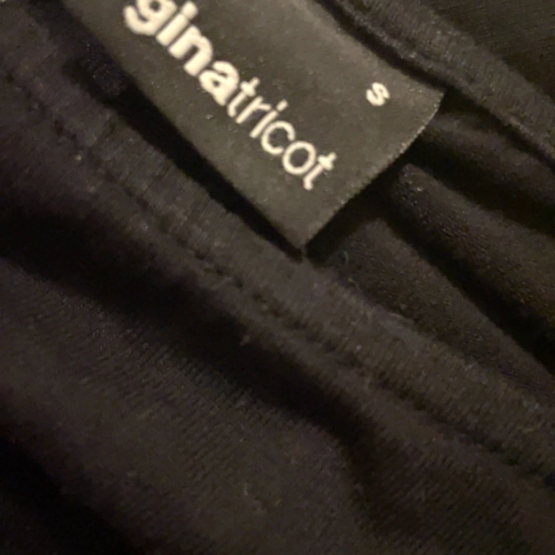 Svart långärmad topp från Gina Tricot