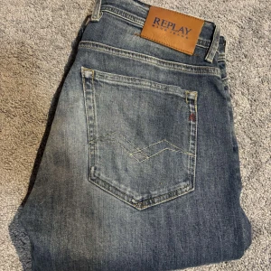 Replay jeans  - Riktigt feta replay jeans i modellen grover]  Storlek W31 L32] otroligt bra skick på dessa!              Hör av er vid funderingar!