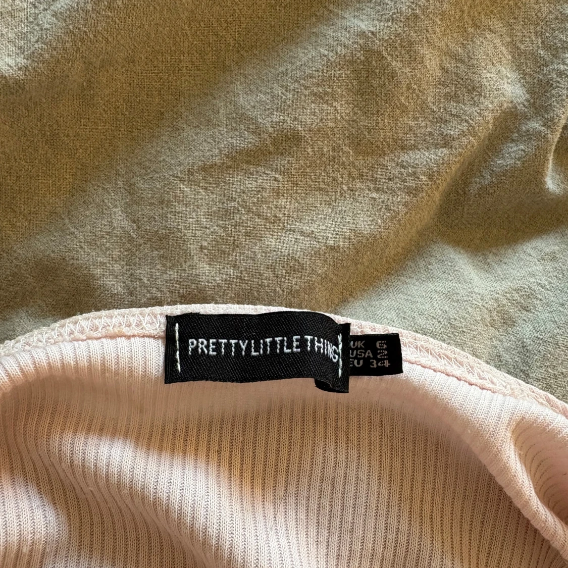 Rosa ribbad kofta från PrettyLittleThing - 2