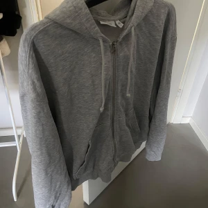 WEEKDAY HOODIE - Hoodie från weekday 