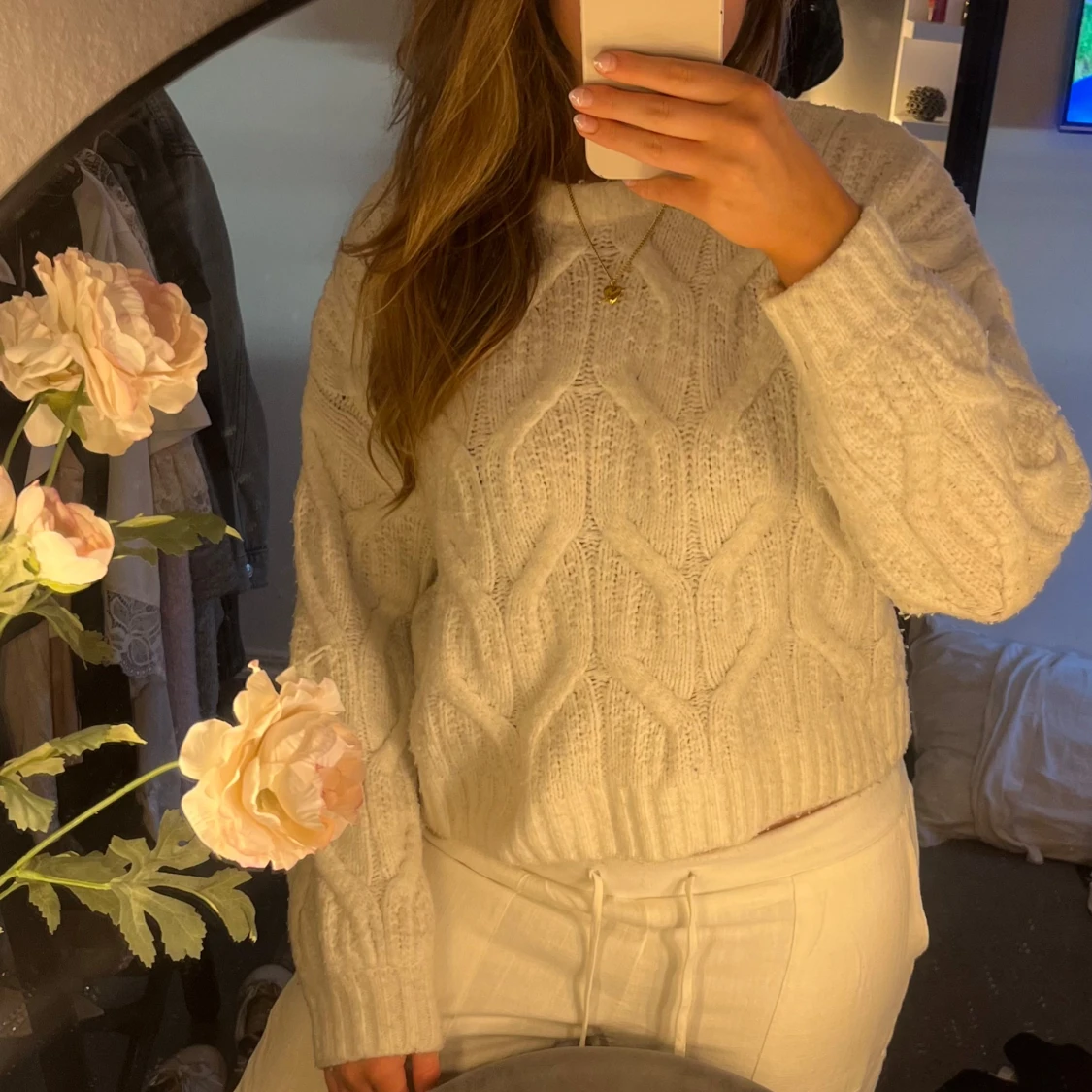 Vit stickad tröja - 1