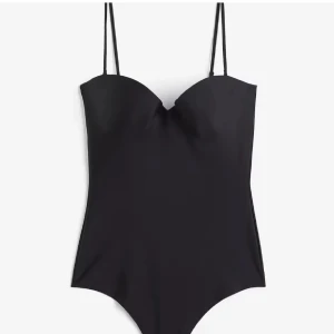 Svart body med smala axelband - Svart body från hm, aldrig använd, storlek 75a