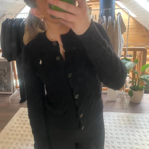 Svart kofta från Ralph Lauren - Svart kofta från Ralph Lauren i storlek xxs 💗 nypris runt 2800💕