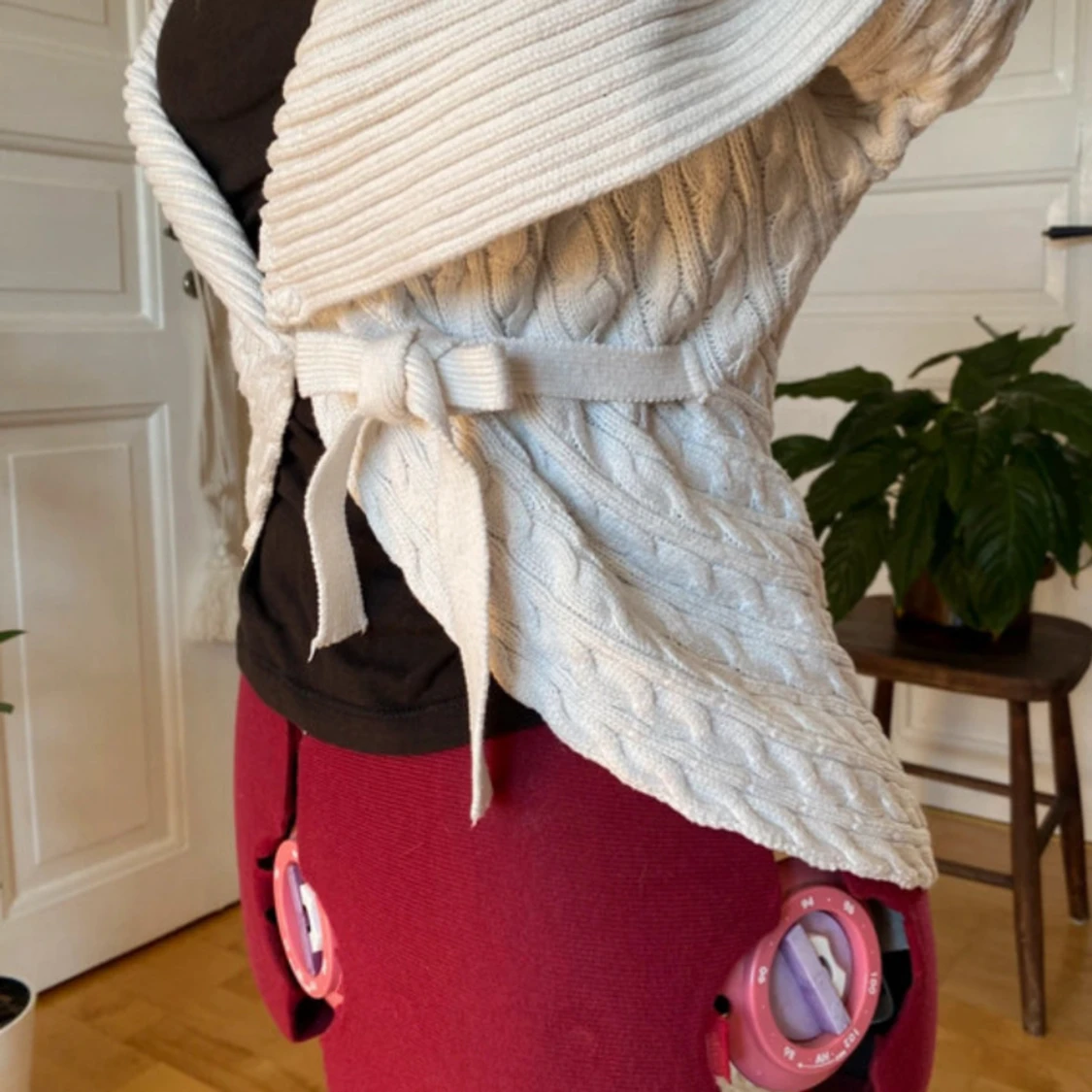 Vit stickad omlottkofta från Hampton Republic - 2