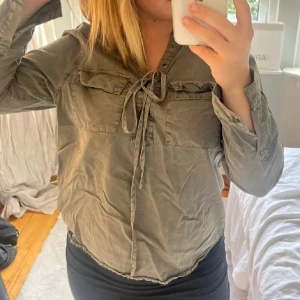 Grön skjorta/blus - Skit snygg grön blus/skjorta❤️