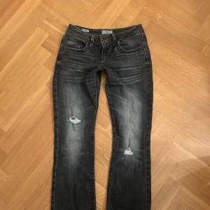 Ltb jeans - Storlek W27 L30! Lite slitna där bak men annars i fint skick! Kommer inte till användning längre 💓pris går att diskutera 😊säljer även ett par exakt likadana i storlek W26 L30💓