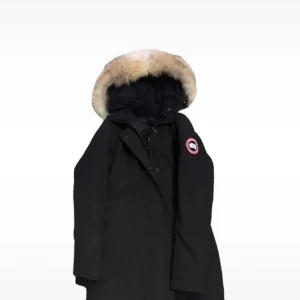 Canada gosse jacka  - Canada gosse jacka, perfekt inför vintern och håller dig både varm och är super fin! Tyvärr är pälsen borttagen..  använd från i vintras men de är inga fel på jackan! (Kan gå ner i pris för vill bli av med den🩷)