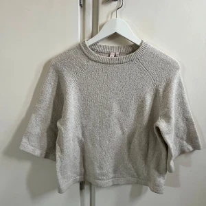 Stickad t-shirt från nelly  - Helt okej skick