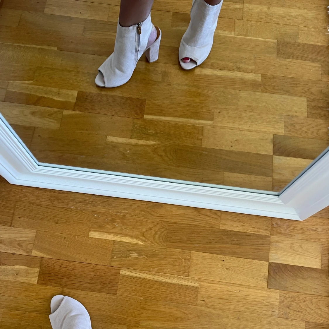 Beige låg stövel med öppen tå - 1