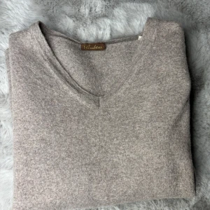 Stenströms tröja - Säljer denna snygga stenströms tröja som är i jätte fint skick med zegna merino ull. Original storlek är xl men krympt i tvätten så den passar som en xs. Fraktas inom 48 timmar😀 