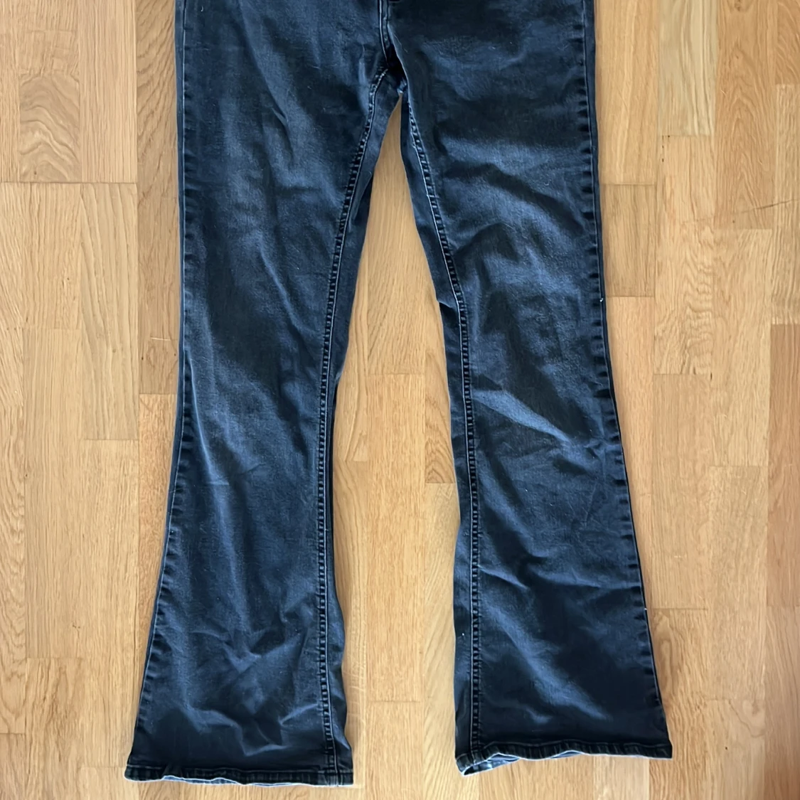 Svarta bootcut jeans från ONLY - 1