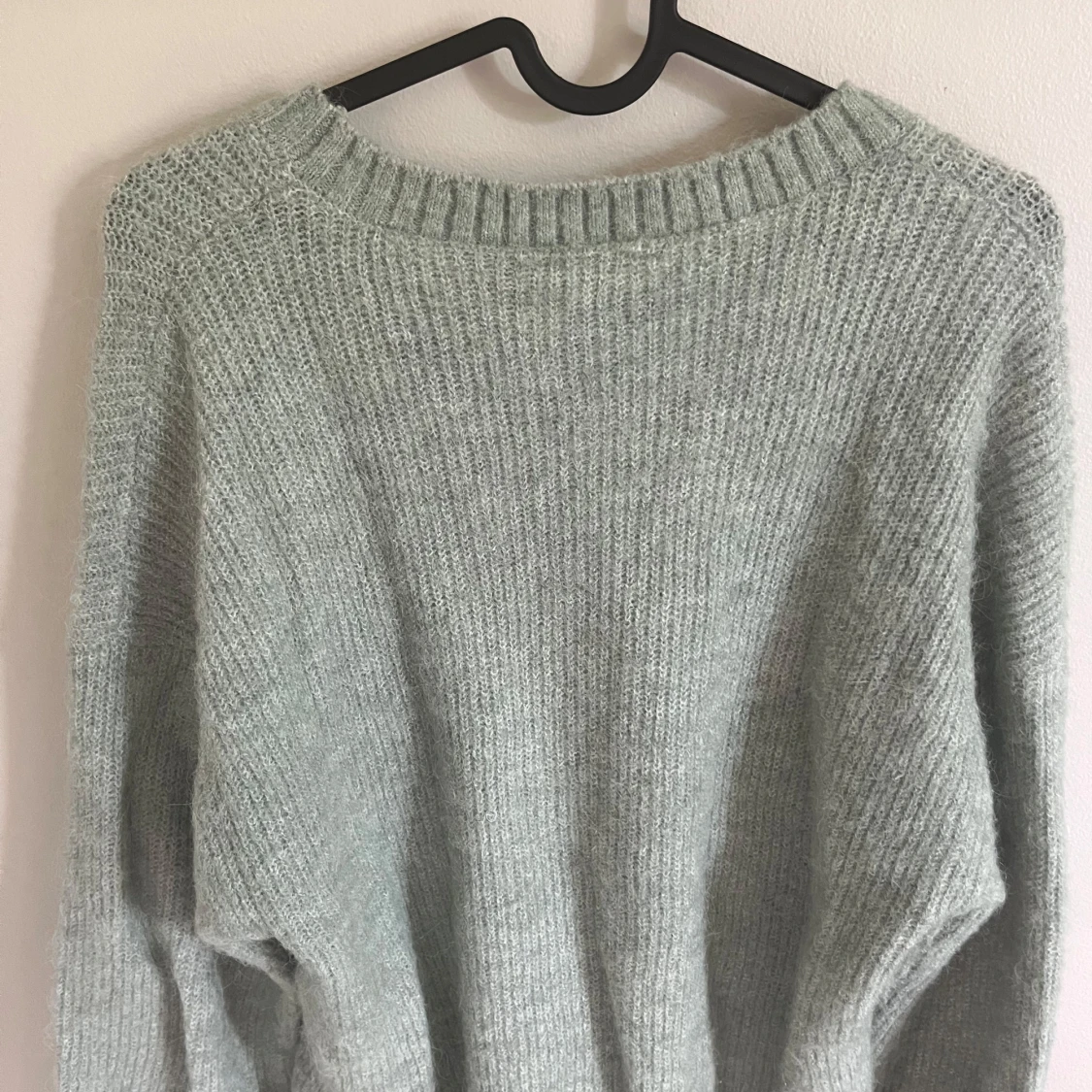 Grön stickad tröja  - 1