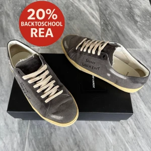 Saint Laurent skor - REA! Saint Laurent skor  -  Skick: Använda fåtal gånger -  Nypris: 6000kr  -  Ingår: Saint Laurent dustbag -  Hör av dig vid minsta fråga🙌🏼