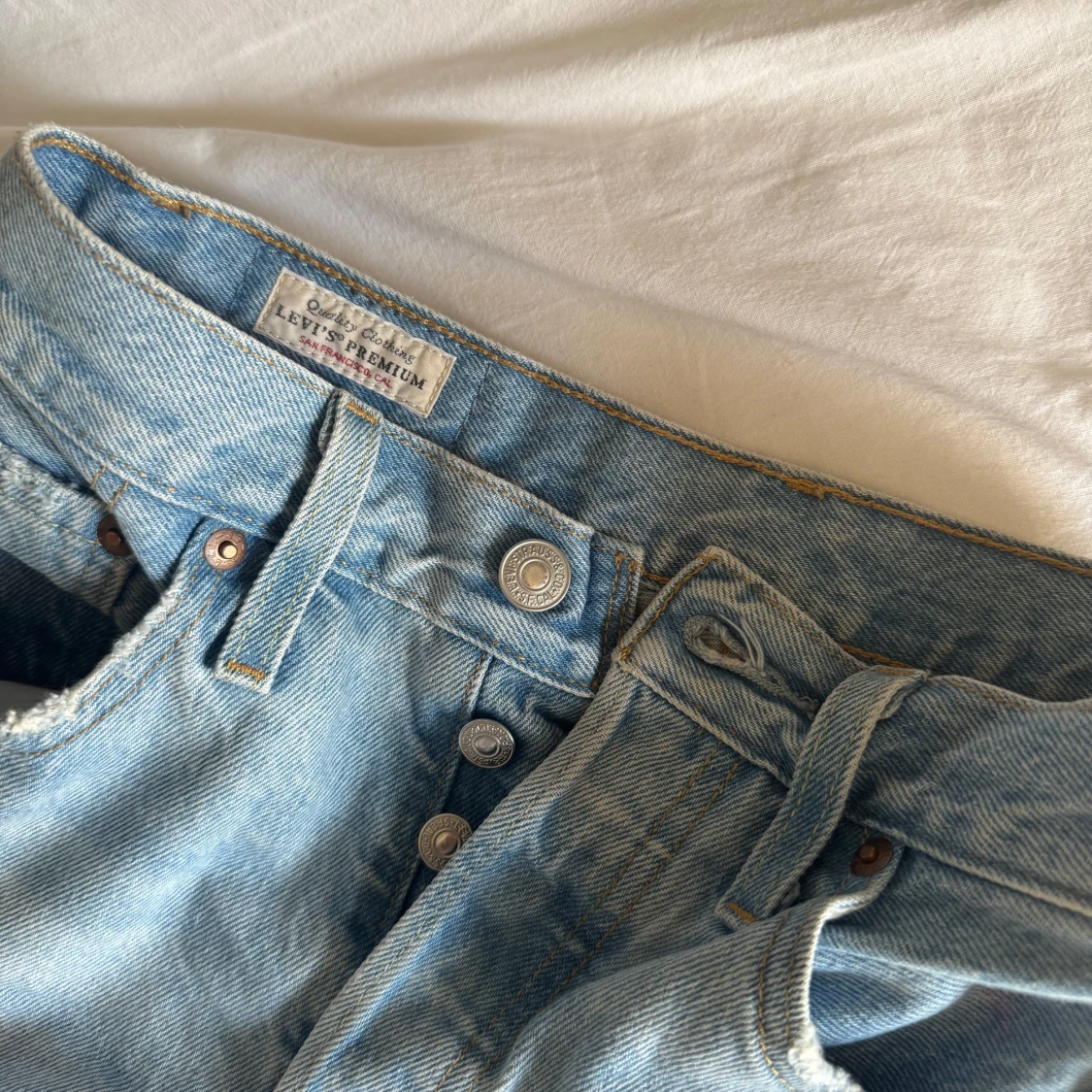 Levi's ljusblå jeansshorts 501 - 3