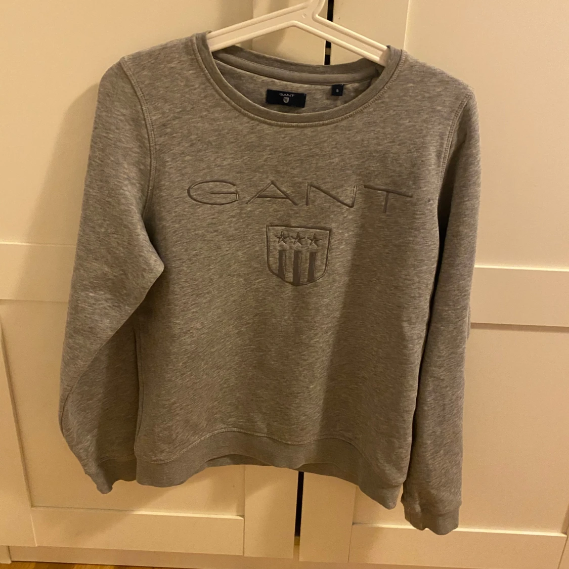 Grå sweatshirt från GANT, storlek S - 1