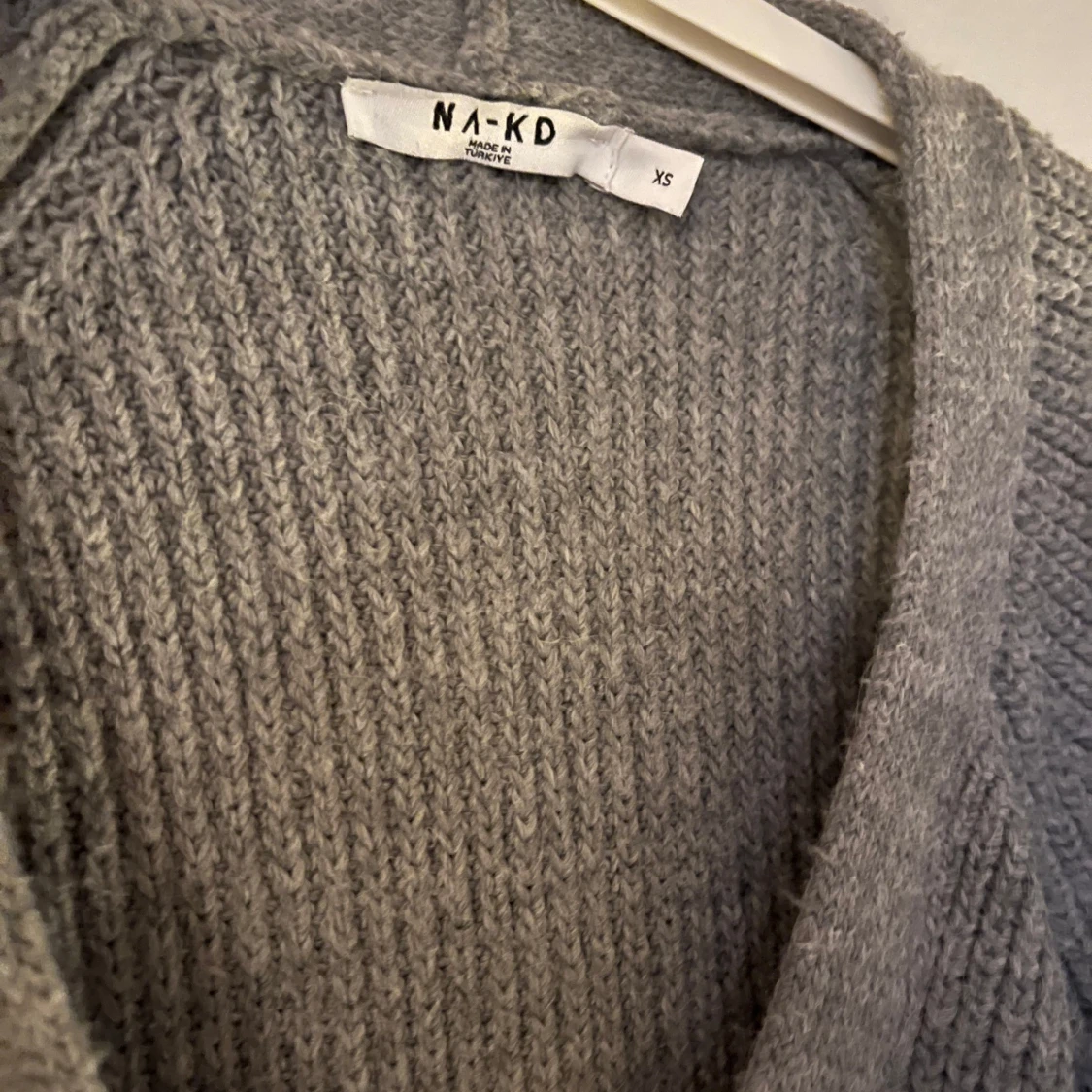 Grå stickad kofta från NA-KD - 2