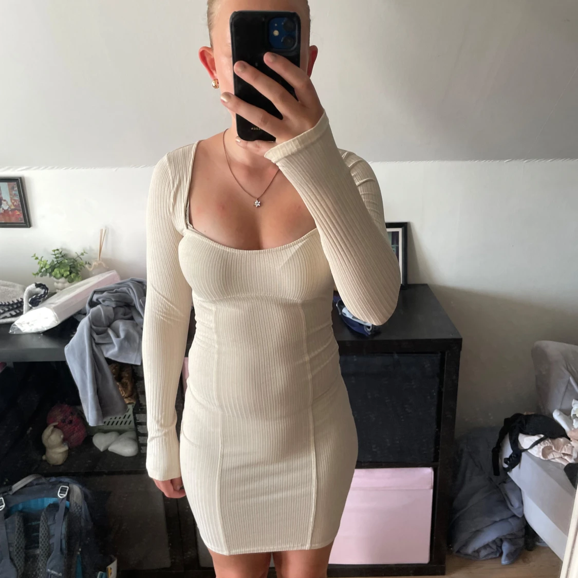 Ribbad beige kortklänning H&M Divided