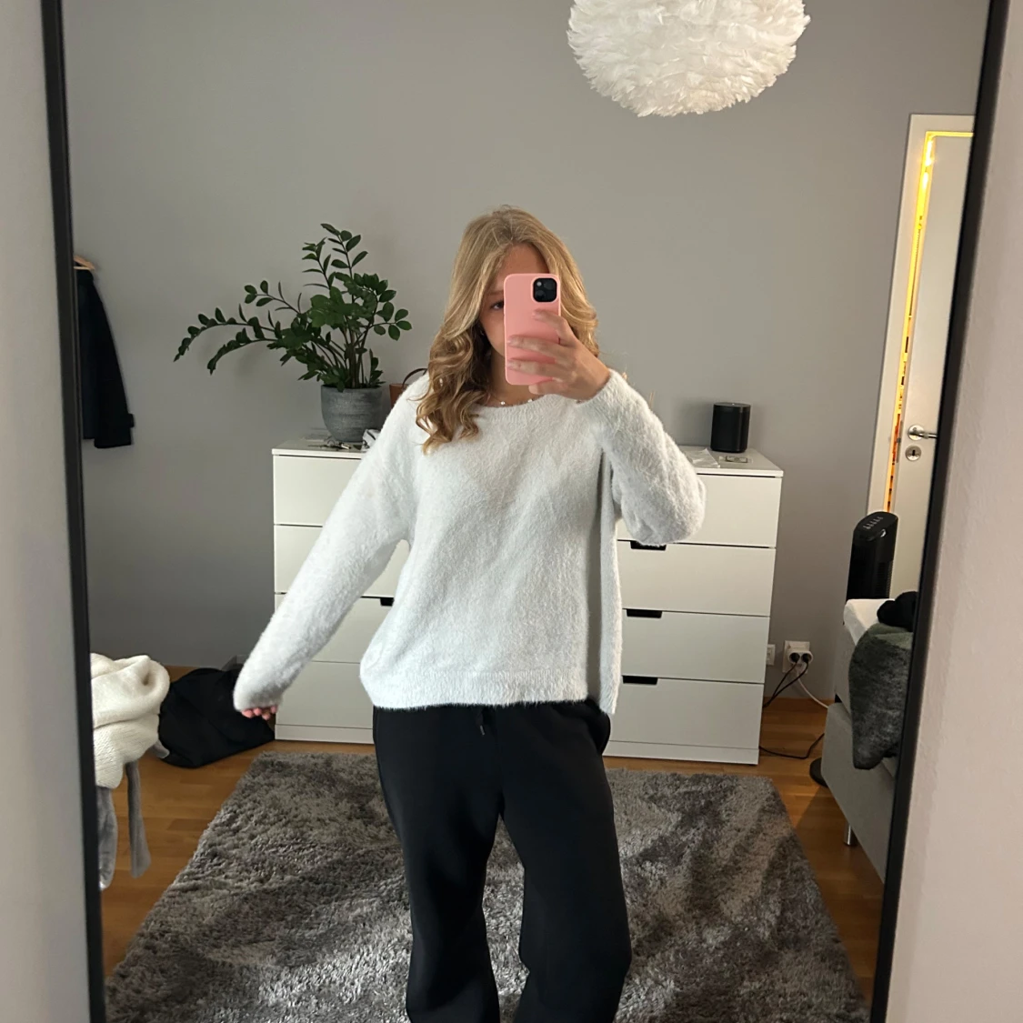 Vit fluffig stickad tröja - 1