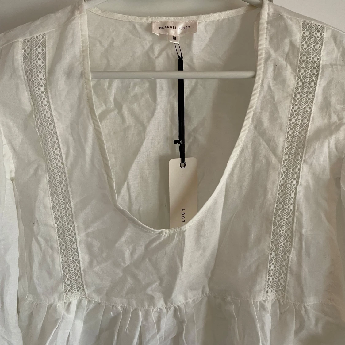 Vit blus med spets!  - 2