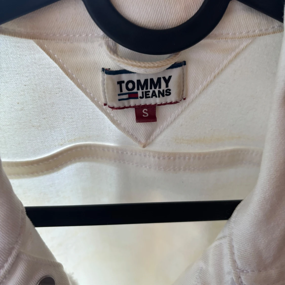 Vit jeansjacka från Tommy Jeans - 1