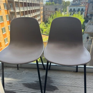 Stolar - möts upp i uppsala - 2 st superfina stolar som knappt använts, möts endast upp i uppsala - märket är venture home och jag köptr på sleepo.se! Kan sänka priser vid snabb affär❤️