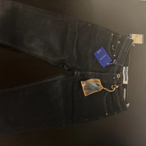 Sprillans nya Jacob Cohen jeans  - Säljer ett par sprillans nya Jacob Cohen jeans med alla tags kvar | Skick 11/10 😉 | nypris 5000+ | Storlek : W30| skriv vid minsta lilla intresse 