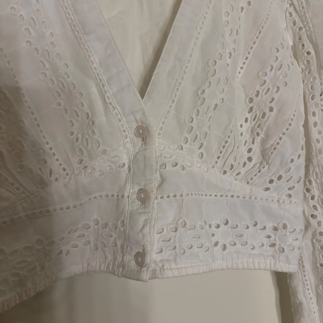 Vit broderad topp - 1