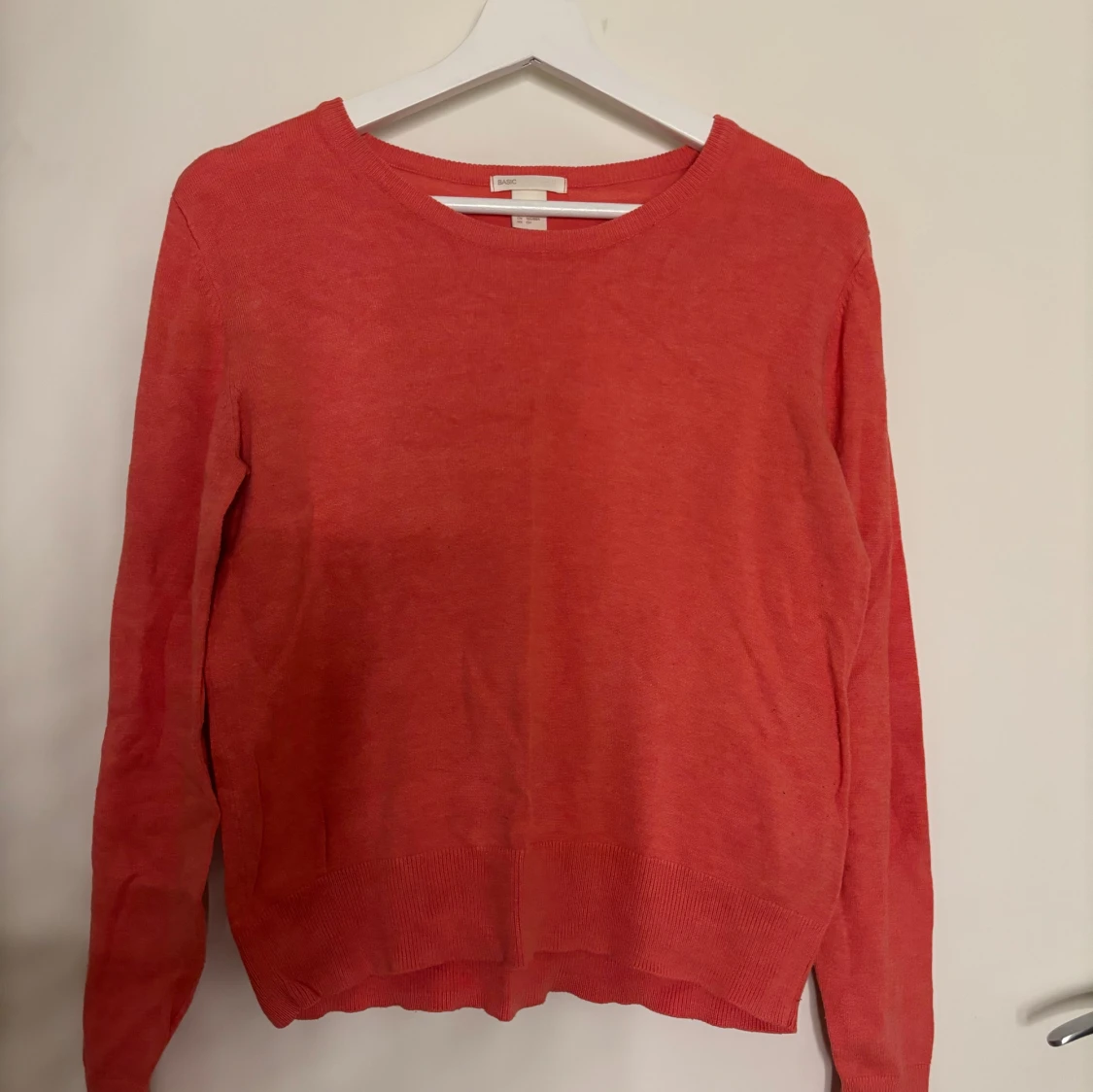 Korallrosa stickad tröja från H&M