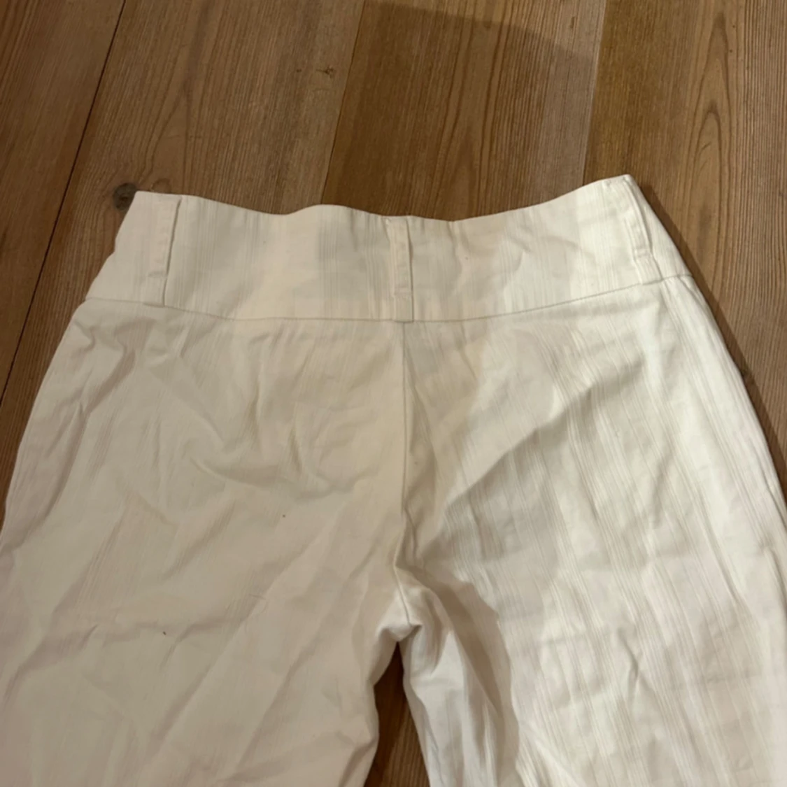 Vita kostymbyxor med diskreta ränder - 2