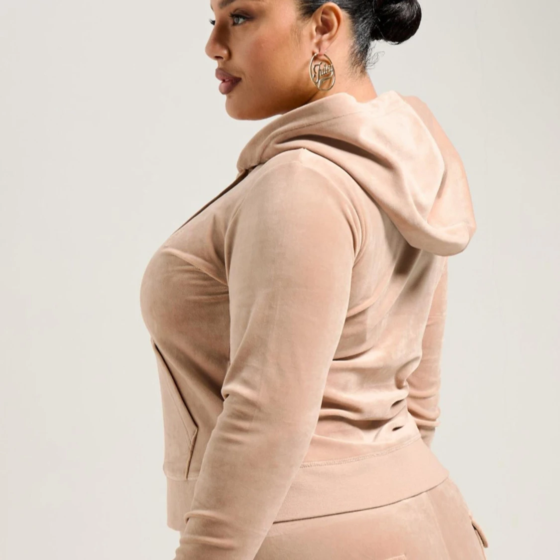 Beige velour hoodie från Juicy Couture - 2