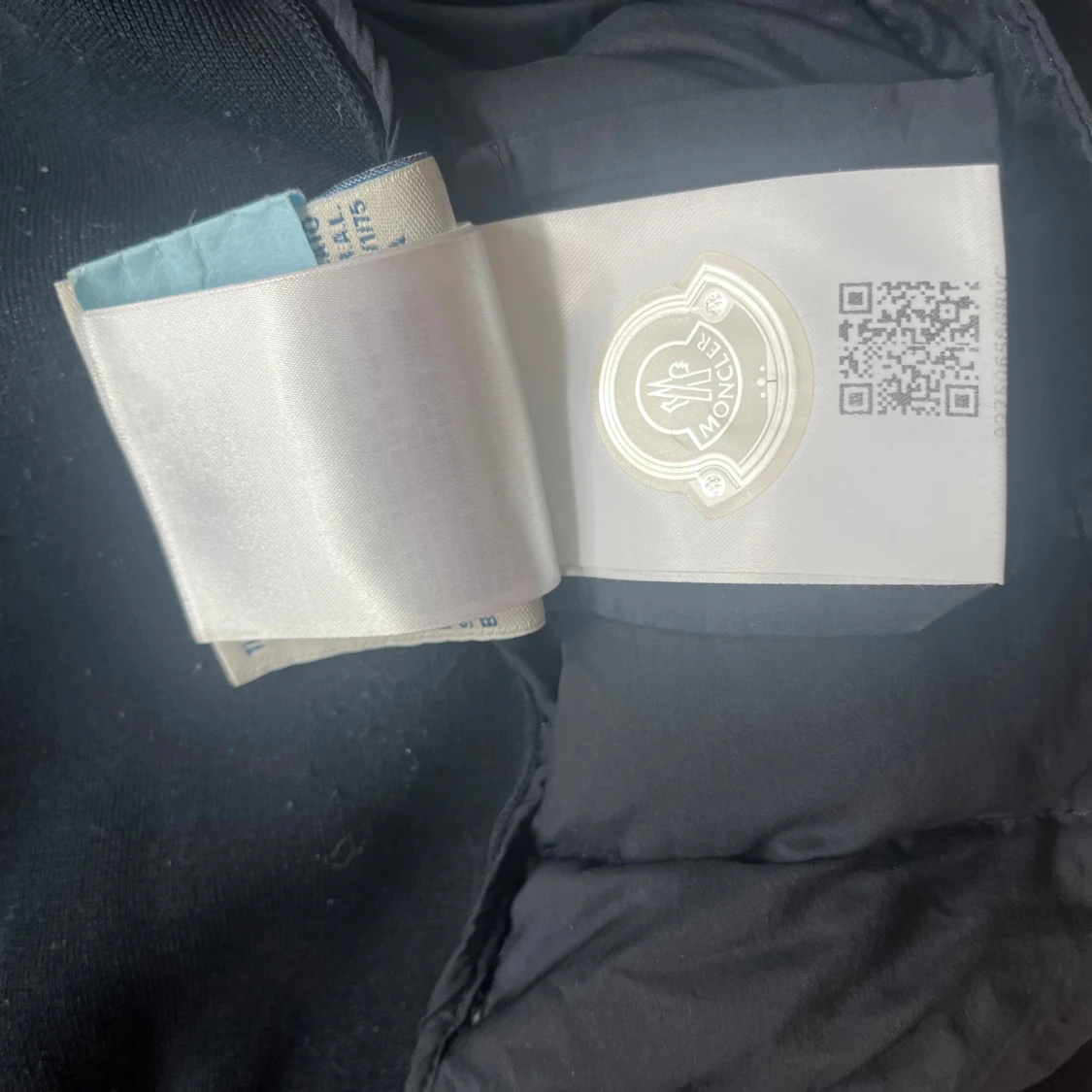 Svart/blå Moncler pufferjacka med dragkedja - 1