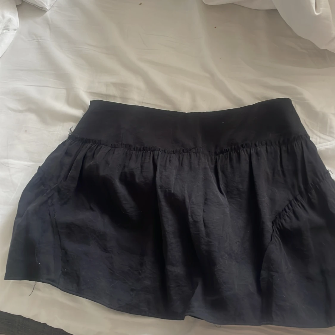 Svart volangkjol från Zara - 1