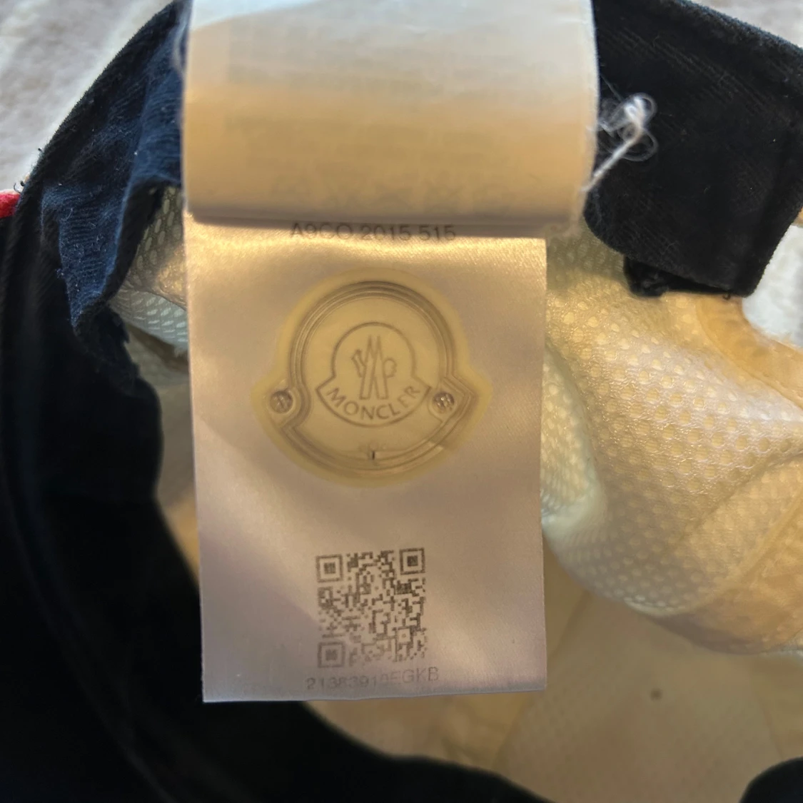 Vit keps från Moncler - 2