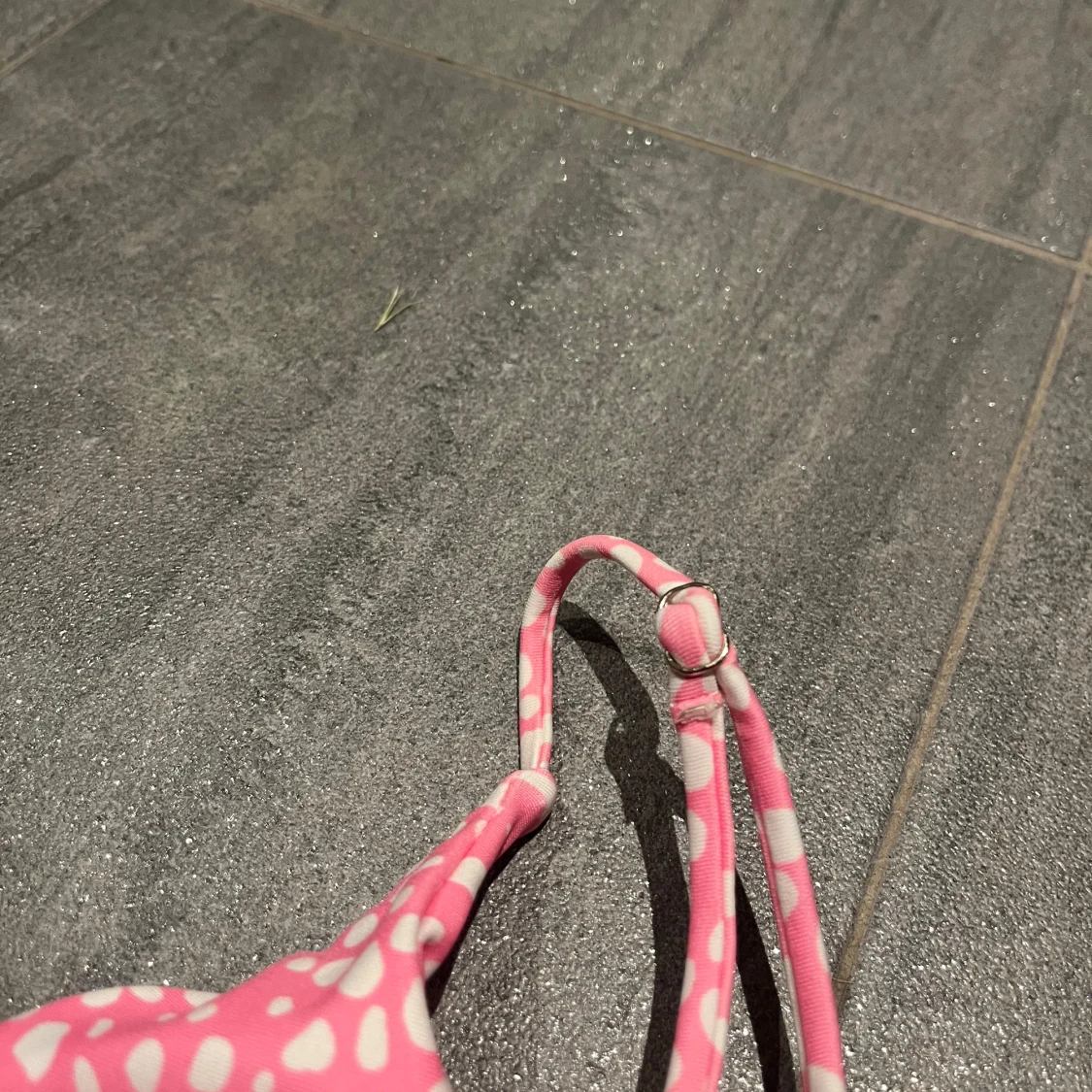 Rosa bikiniöverdel med vita prickar - 3