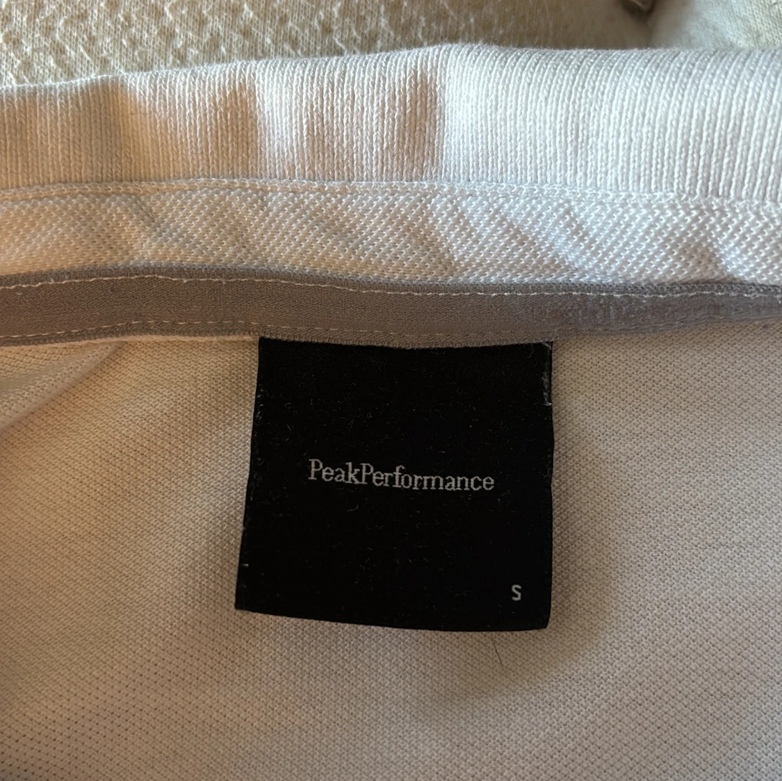 Vit pikétröja Peak Performance S - 2