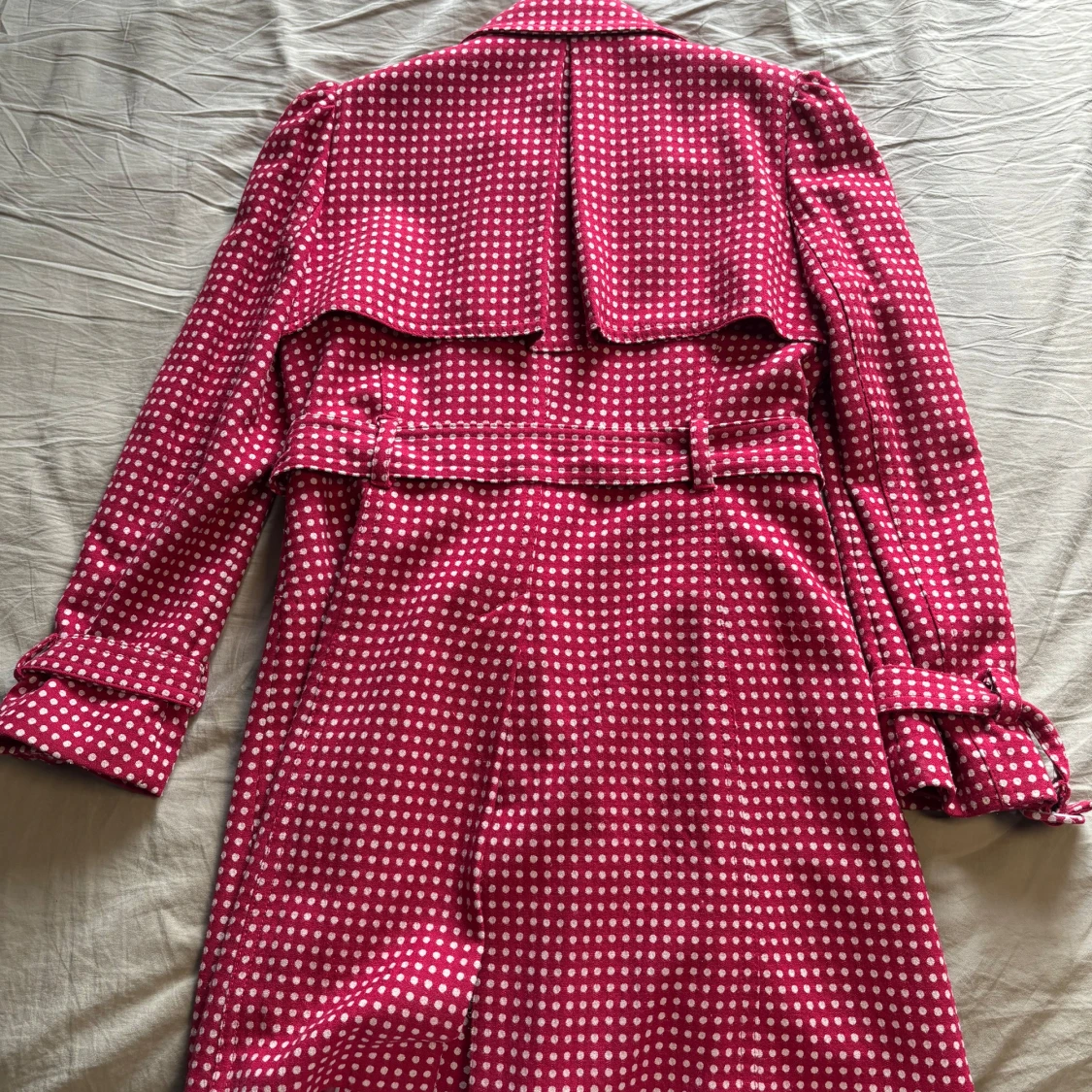 Prickig röd  trenchcoat från Next - 1