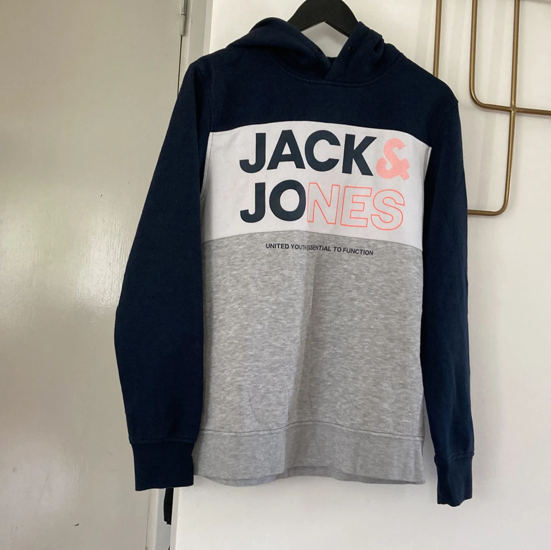 Blå och grå hoodie från Jack & Jones