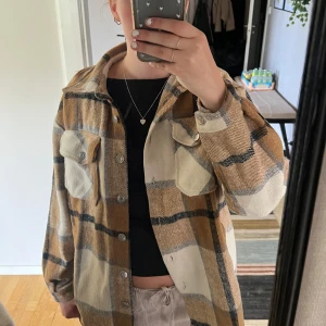 Jacka - Jacka från SHEIN, ingen aning vilken storlek men passar en S/XS