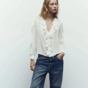Volang blus Zara - Jättefin volang blus från Zara, nypris 379 kr, slutsåld