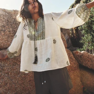 Slutsåld Zara blus - Sååå fin Zara blus som är helt slutsåld! Inga defekter, skickar så snabbt jag kan💘