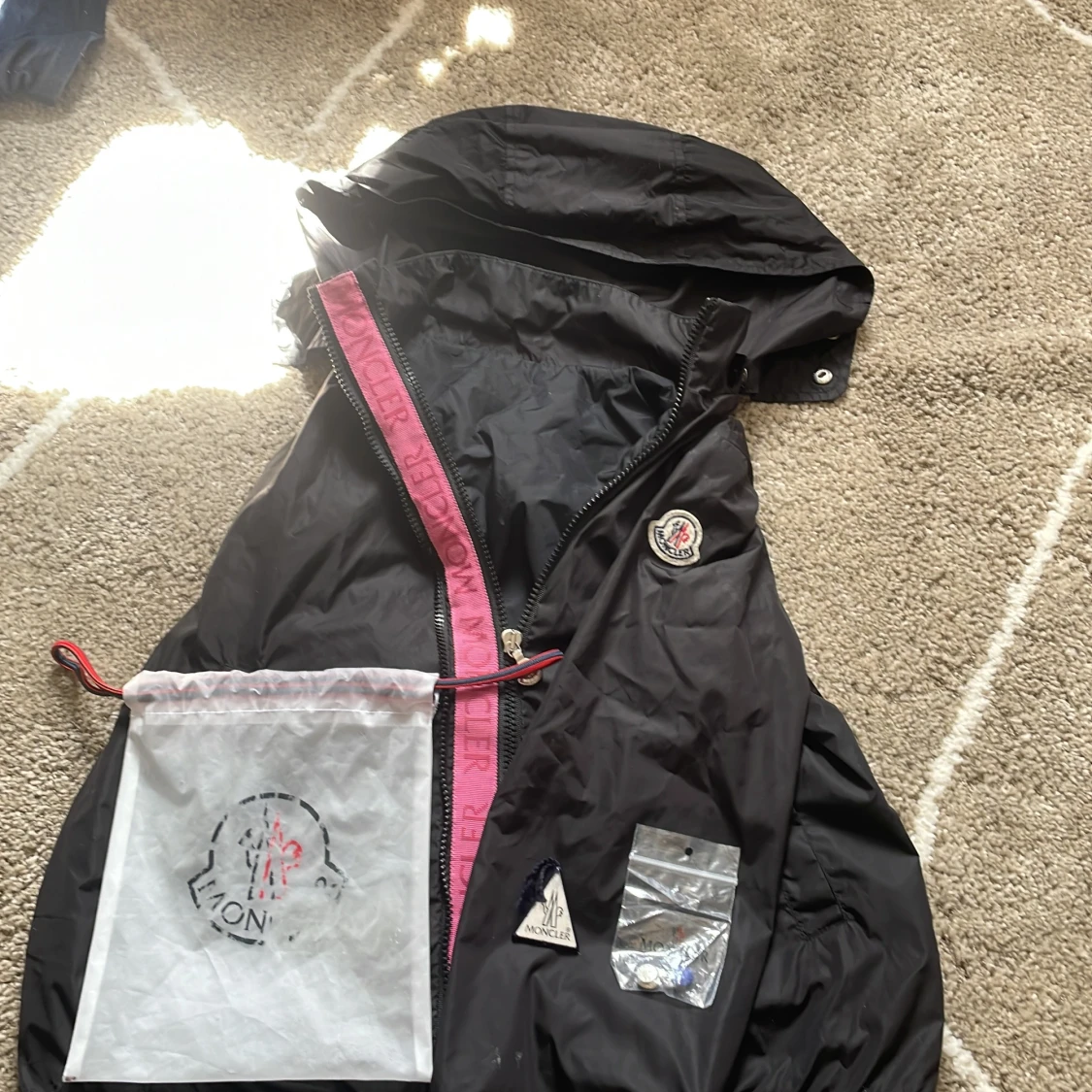 Svart vindjacka från Moncler