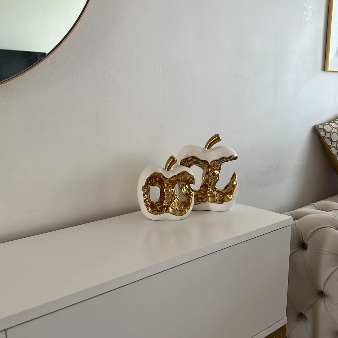 Två äppelvas set i guld och vitt i helt nytt skick