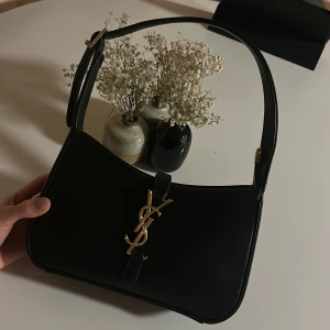YSL väska  - Skriv till mig för frågor 💗